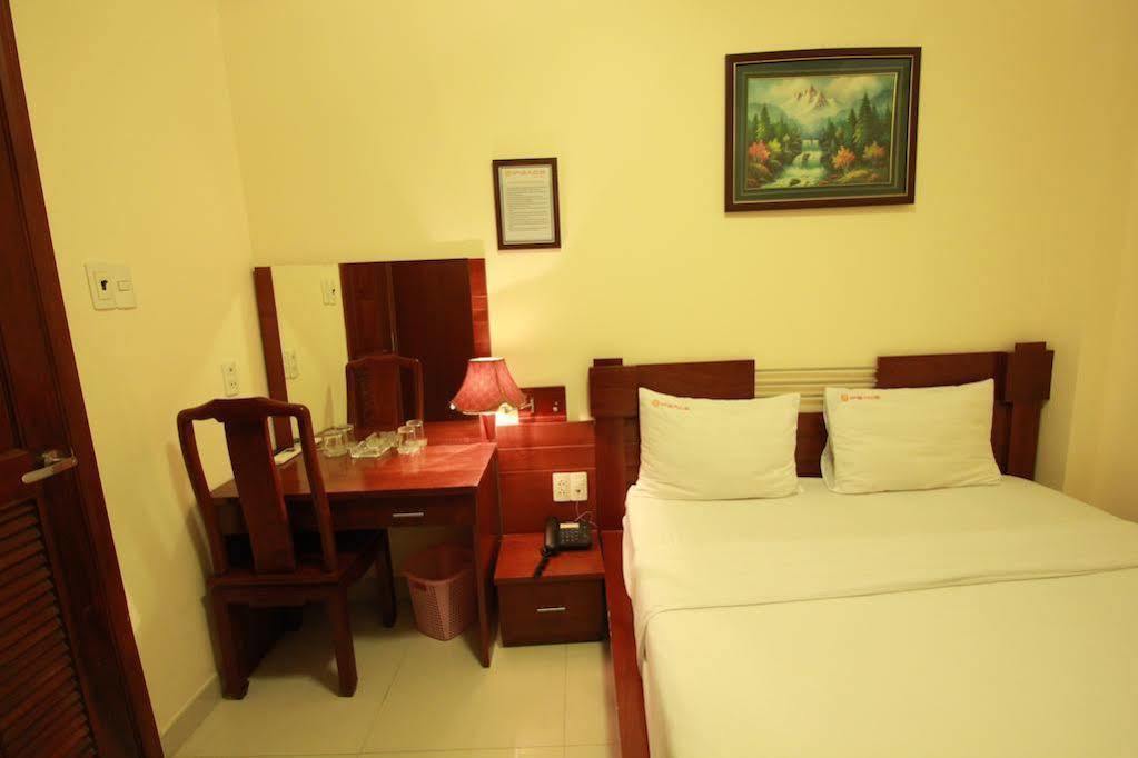 Ipeace Hotel Thành Pho Ho Chí Minh Esterno foto